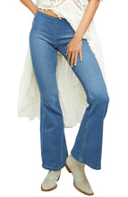 Load image into Gallery viewer, NWT We the Free Gummy Pull-On Flare Leg Jeans
