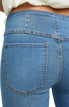 Load image into Gallery viewer, NWT We the Free Gummy Pull-On Flare Leg Jeans
