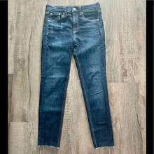 Load image into Gallery viewer, The Perfect Vintage Jean in Coney Wash
