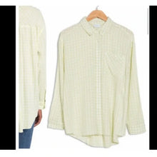 Load image into Gallery viewer, NWT Nordstrom Abound Grenn Oversized Lightweight Plaid Top
