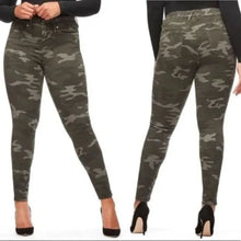 Load image into Gallery viewer, NWT Good American Good Legs Camo Skinny Jeans
