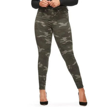 Load image into Gallery viewer, NWT Good American Good Legs Camo Skinny Jeans
